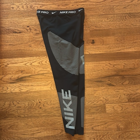 Nike Pro leggings like new - Picture 4 of 4